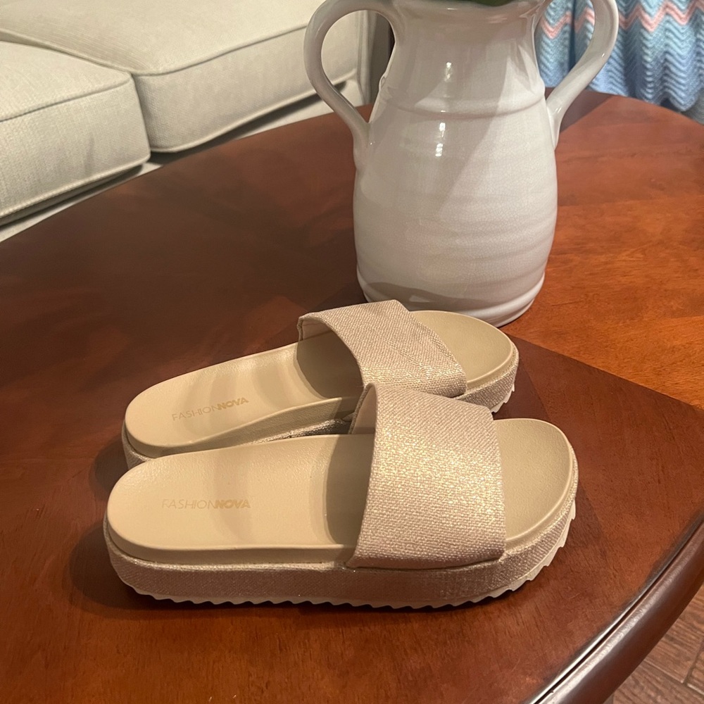 Fashion Nova Women's Shimmering Gold Sandals